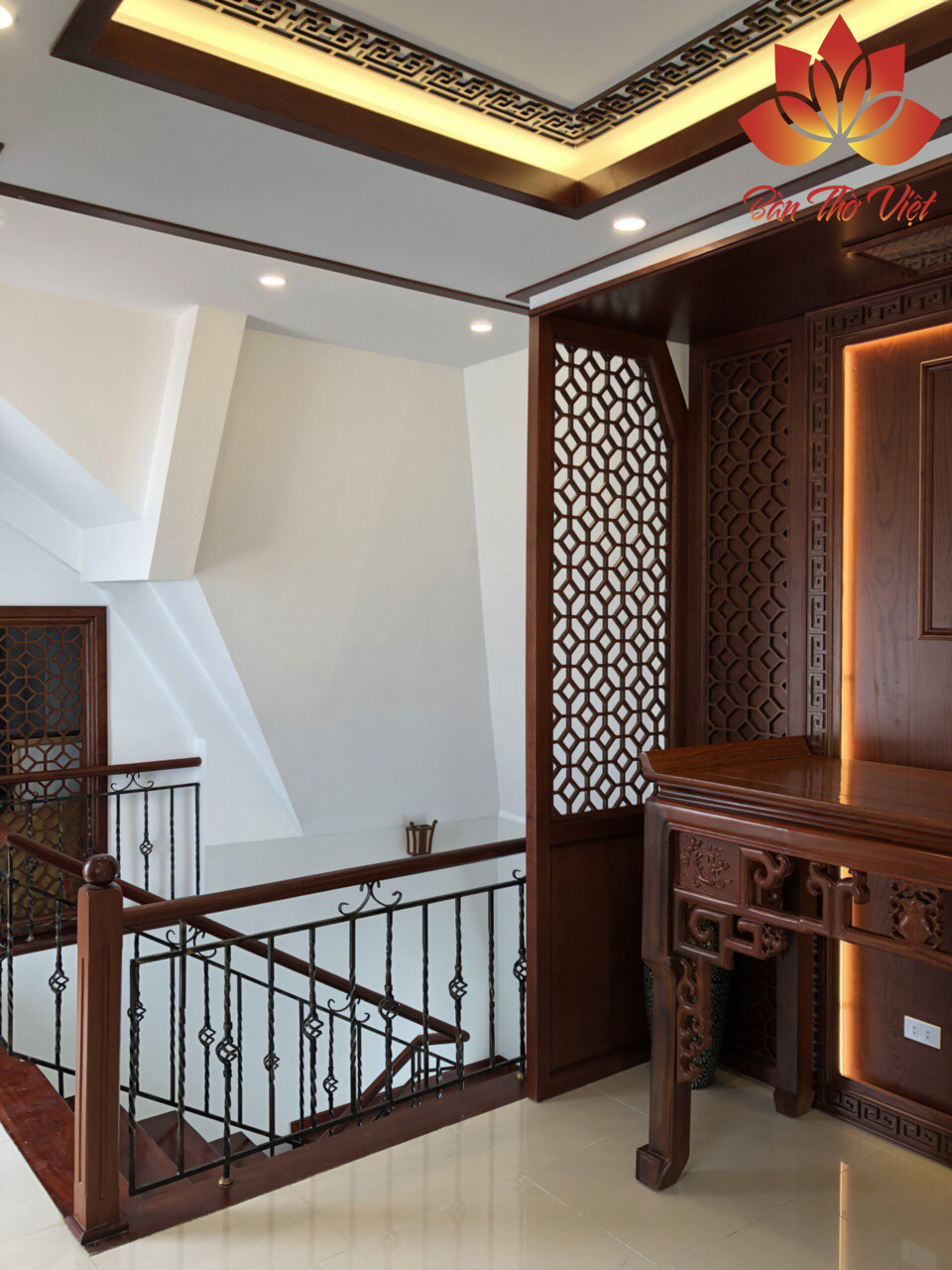 Mẫu thiết kế nhà 2 tầng có phòng thờ tầng 1 hợp phong thủy - Kiến Thiết Việt